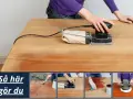 Person slipar teakbord med en Festool-slipmaskin. Bilden visar steg för att slipa och olja ett träbord.