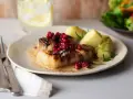 Kåldolmar recept: Läckra kåldolmar med krämig sås, kokt potatis och rårörda lingon. En klassisk svensk rätt.