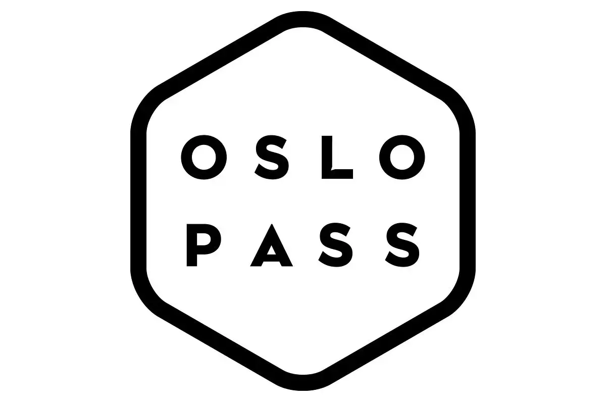 Svartvit logotyp med texten "OSLO PASS" inuti en sexkant. Perfekt för en weekend i Oslo!